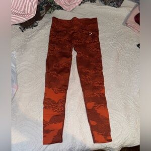 GYMSHARK- Adapt Camo Seamless leggings- Storm Red/Cherry Brown size medium